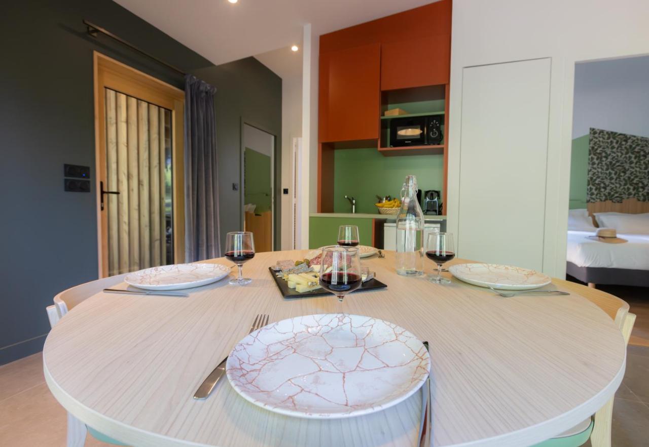 Hotel - Lodges De Lemptegy Saint-Ours  Bagian luar foto